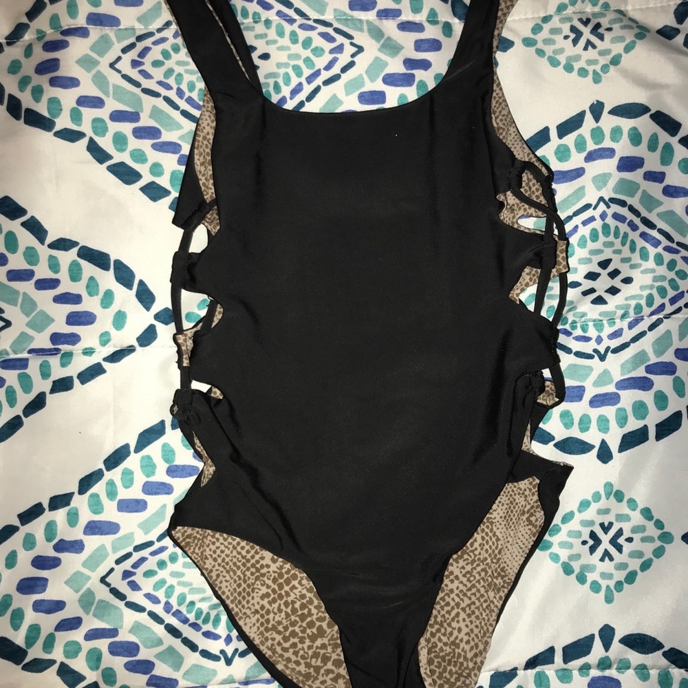 XXL SHADOW HONEY (8yrs +) HIDEAWAY